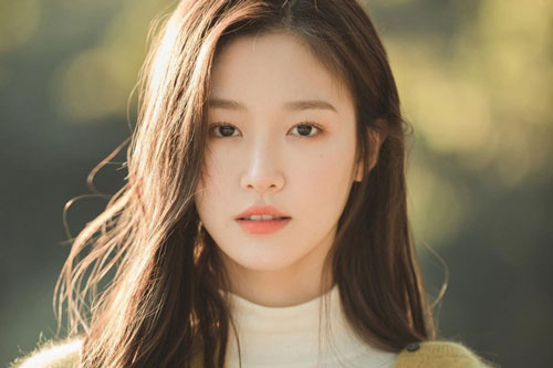 Người mẫu có gương mặt giống Lưu Diệc Phi và Jun Ji Hyun