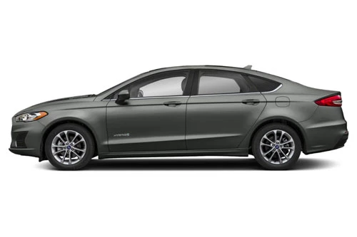 =9. Ford Fusion Hybrid 2020 (mức tiêu hao nhiên liệu ở đường hỗn hợp: 6,7 lít/100 km).