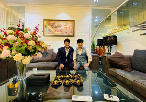 Ca sĩ Lương Gia Huy đến thăm biệt thự 20 tỉ của Quang Hà
