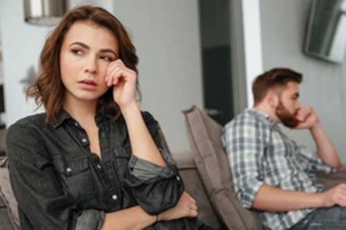 Vợ chồng tôi bị ép nhường phòng cho em gái