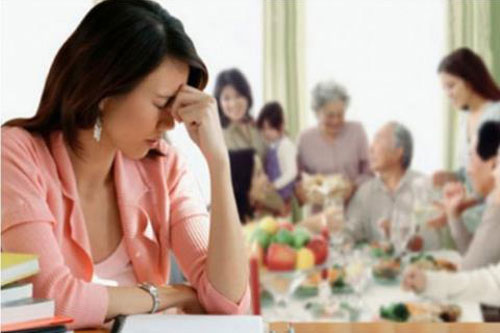 Chồng bắt tôi có trách nhiệm với các em của anh