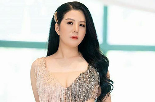 Đinh Hiền Anh viên mãn ở tuổi 42