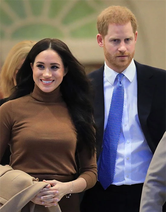 Harry cảm thấy tội lỗi với quê hương, thường xuyên cáu gắt và ức chế trong khi Meghan có thái độ ngược lại - Ảnh 2.