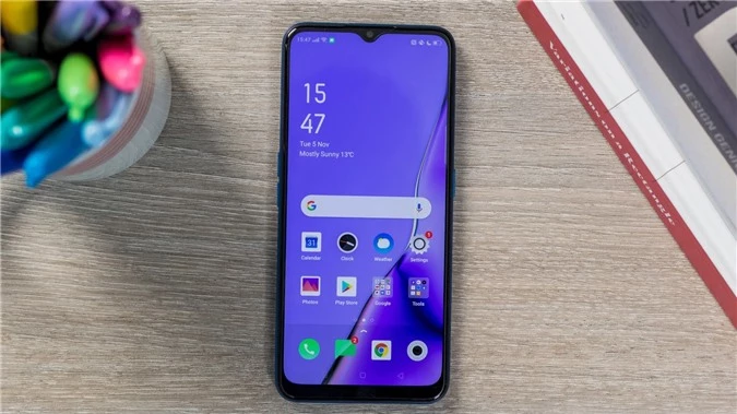 Oppo A9 2020: Mặc dù là một thiết bị tầm trung, nhưng Oppo A9 2020 sở hữu nhiều tính năng có tính cạnh tranh cao như thiết kế hấp dẫn, camera kép 48MP và pin dung lượng khủng 5.000mAh, lớn hơn các smartphone trong cùng phân khúc giá. 