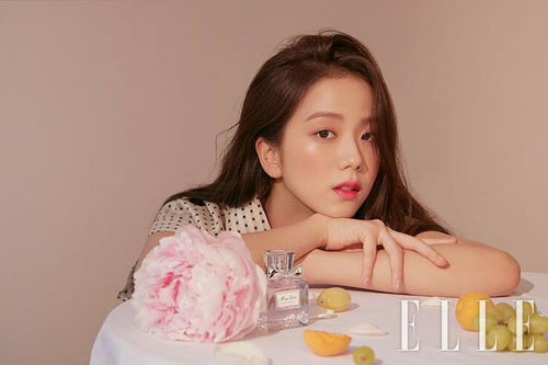 Ji Soo (Black Pink) được ví 'tình đầu quốc dân' trong loạt ảnh mới