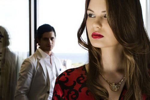 Trai trẻ tới tận nhà tố tội vợ tôi 'mua tình' mà quỵt tiền