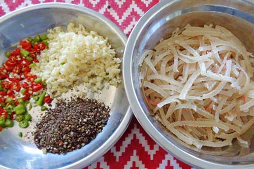 Đừng vội vứt bỏ bì heo, làm theo cách này bạn sẽ có ngay món ăn ngon dai giòn sần sật