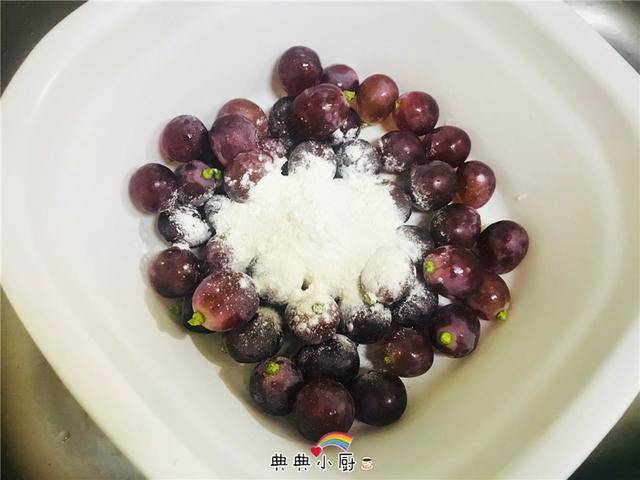 Rửa nho hãy thêm thứ bột này đảm bảo sạch, ăn mà không cần bỏ vỏ nữa