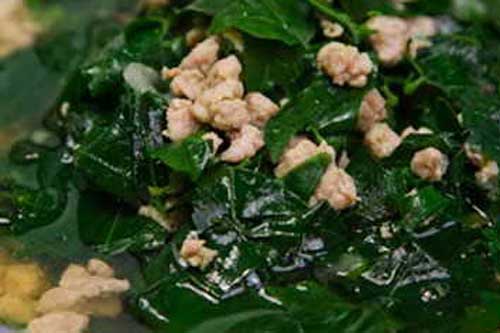 Nấu canh rau ngót thịt bằm cho thêm thứ này vào ai ăn cũng gật đầu khen ngon, bao nhiêu cơm cũng hết