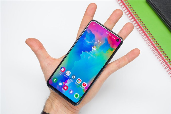 Samsung Galaxy S10e sở hữu màn hình hiển thị tốt hơn