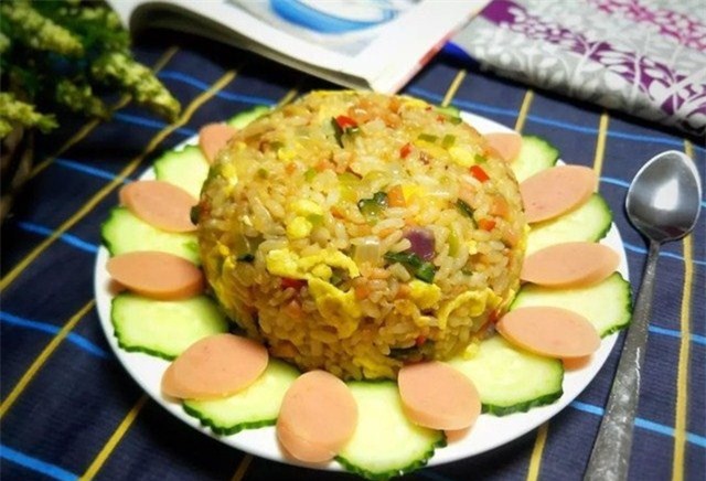 Cơm nguội đừng bỏ đi, rang theo cách này cả nhà ai cũng mê mẩn