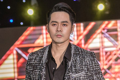 Dương Mạc Anh Quân bỏ showbiz đi làm tiếp viên hàng không