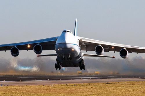 Máy bay vận tải Nga ồ ạt hạ cánh xuống Libya