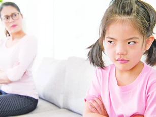 Mẹ chồng "găm" lỗi của con dâu rồi kể hết với cháu nội