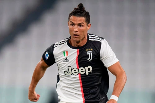 =9. Cristiano Ronaldo (Real Madrid sang Juventus năm 2018, 100 triệu euro).