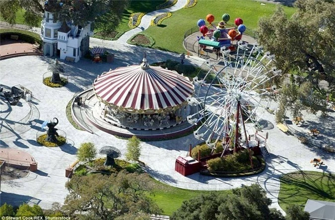 Công viên vui chơi trong điền trang Neverland.