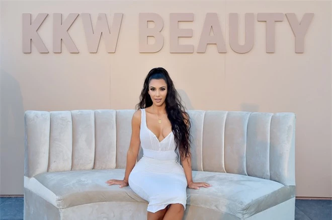 Không kém miếng cô em Kylie, đế chế mỹ phẩm của Kim Kardashian đã cán mốc tỷ đô  - Ảnh 1.