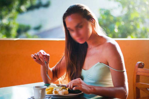 T&#x1EEB; d&#xF2;ng tin nh&#x1EAF;n &#x111;&#xE3; g&#x1EE1; c&#x1EE7;a ch&#x1ED3;ng, c&#xF4; v&#x1EE3; &quot;cao tay&quot; &#x111;i&#x1EC1;u tra ch&#xE2;n t&#x1B0;&#x1EDB;ng nh&#x1B0;ng l&#x1EB3;ng l&#x1EB7;ng &#x111;&#xF3;ng vai n&#x1EA1;n nh&#xE2;n &#x111;&#x1EC3; ch&#x1EDD; xem &quot;k&#x1ECB;ch hay&quot;