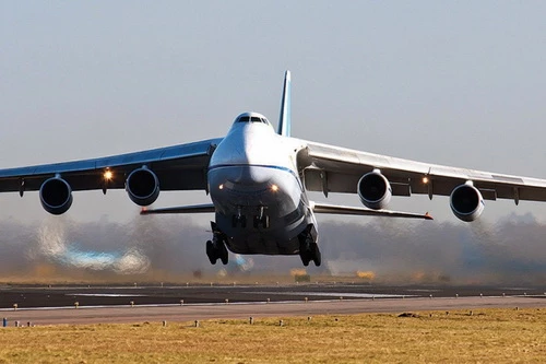 Máy bay vận tải hạng nặng An-124 Ruslan của Nga đã được nhìn thấy hạ cánh xuống Libya. Ảnh: TASS.