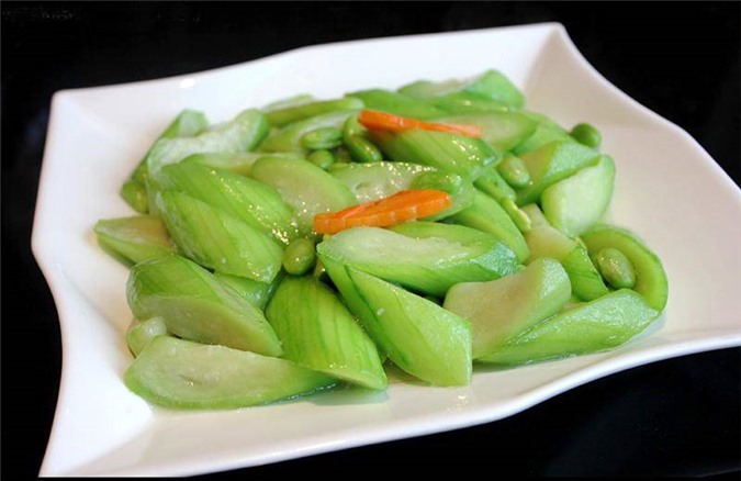 Khi xào mướp, thêm một bước này món ăn không bao giờ bị thâm đen