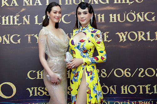 Lâm Khánh Chi đọ sắc Khánh My