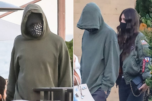 Leo DiCaprio trùm kín như Ninja tránh dịch