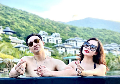 Vợ chồng Thành Trung 'trốn con' đi nghỉ dưỡng