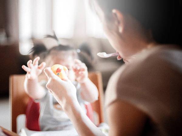 Mẹ ở nhà chăm con: “Phải nói là phát dại chứ không sung sướng gì”