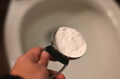 Đổ thứ này vào bồn cầu và để qua đêm, ngủ dậy bạn sẽ bất ngờ khi thấy điều kỳ diệu xảy ra