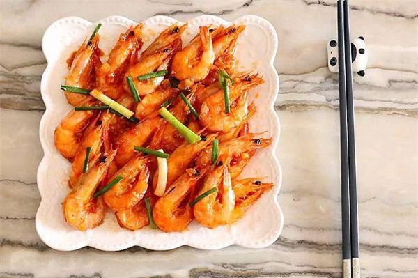 Cả nhà chán ăn, làm ngay tôm sốt cà chua kiểu này, cơm nấu bao nhiêu cũng hết