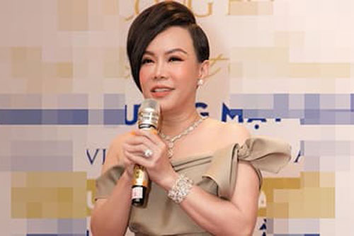 Việt Hương: Tất cả những gì trong tay tôi đều có bóng dáng chồng'