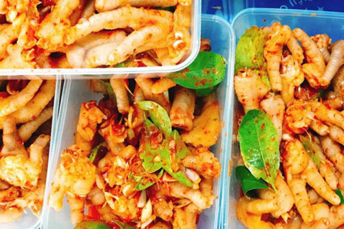 Mẹ đảm làm chân gà sốt thái vừa thơm ngon lạ miệng, cả nhà ăn hoài không chán