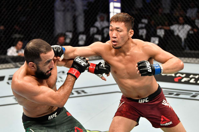 Chiêm ngưỡng cú đấm cực mạnh của võ sĩ Nhật Bản khiến đối thủ ngã ngửa