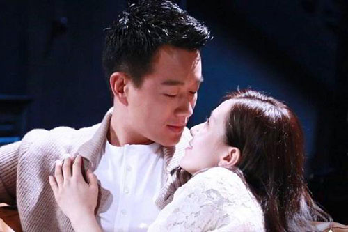 Vợ tức giận phát hiện chồng giấu "quỹ đen" 30 triệu nhưng khi nhìn mẩu giấy kẹp trong xấp tiền thì cô lập tức đỏ mắt