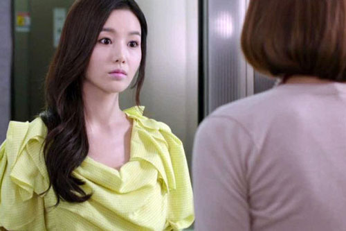 Lên sân thượng phơi đồ, tôi choáng váng khi thấy "bãi chiến trường" em chồng để lại