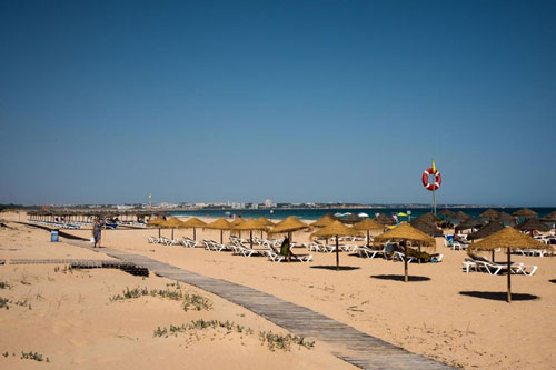 Top 10 bãi biển đẹp và an toàn nhất châu Âu bạn nên đến sau dịch vào mùa Hè này