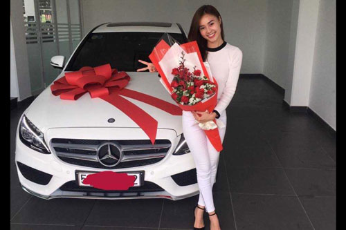Ở độ tuổi 30 Ninh Dương Lan Ngọc sở hữu hai ngôi nhà, xe ô tô đắt tiền khiến ai cũng choáng