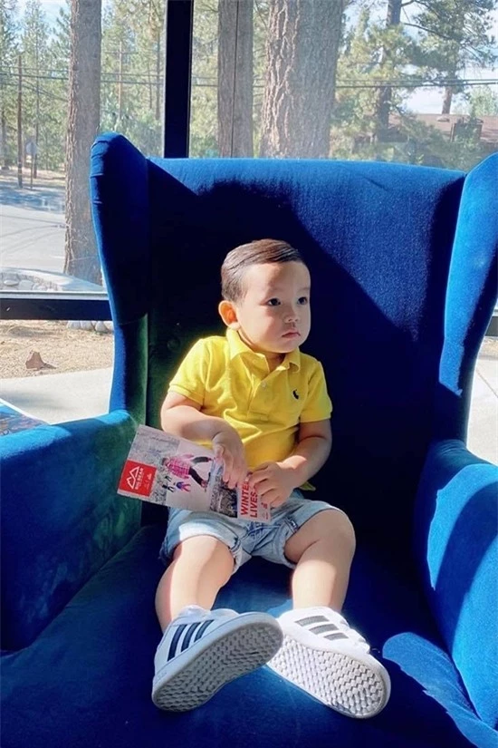 Maximus chào đời vào cuối năm 2018, là con trai đầu lòng của Phạm Hương. Đến dịp sinh nhật tròn một tuổi, Hoa hậu Hoàn vũ Việt Nam 2015 mới công khai thông tin con trai.