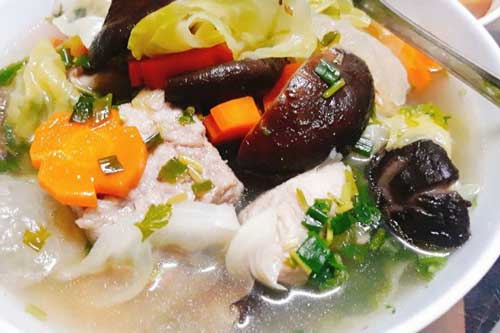 Canh sườn non nấu bắp cải lạ miệng, thơm ngon độc đáo