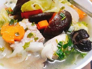 Canh sườn non nấu bắp cải lạ miệng, thơm ngon độc đáo