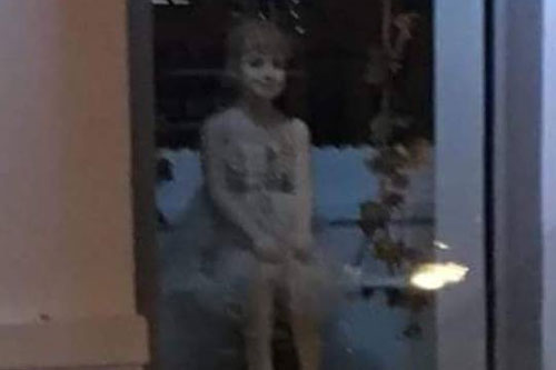 Hang động hàng nghìn năm tuổi với những dấu tích bàn tay kỳ bí