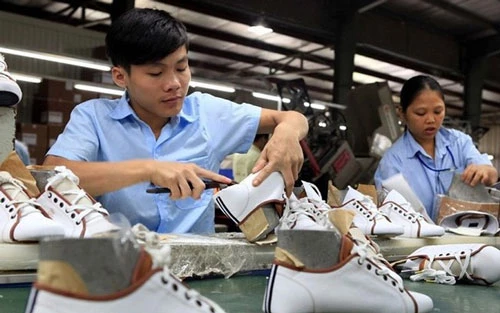 6 tháng đầu năm, kim ngạch xuất khẩu da giày chỉ đạt hơn 9 tỷ USD. (Ảnh minh họa: TTXVN)