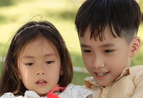 Cặp đôi nhóc tỳ nhà Thu Trang và Đoan Trang lại gây sốt vì quá đáng yêu