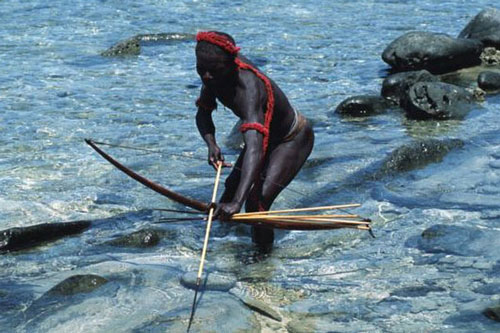 Giải mã bộ lạc kỳ quái, hễ thấy người lạ là dùng cung tên bắn