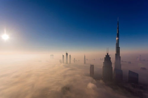 Burj Khalifa là tòa nhà cao nhất thế giới tính đến thời điểm hiện tại. Tòa tháp này được hoàn thành vào năm 2010, có tổng cộng 163 tầng với chiều cao lên tới 829,8 m. Đây có thể xem là một biểu tượng của xứ nhà giàu Dubai. Ảnh: Getty.