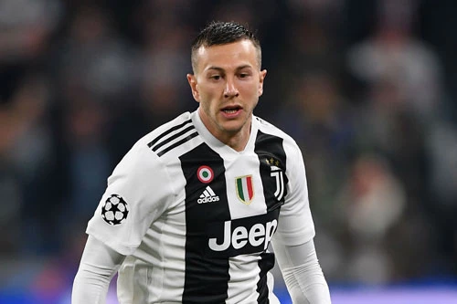 =8. Bernardeschi (Chuyển từ Fiorentina sang Juventus năm 2017 với giá 40 triệu euro).