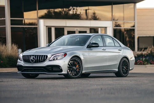 10. Mercedes-AMG C63 2020 (giá khởi điểm: 68.100 USD).