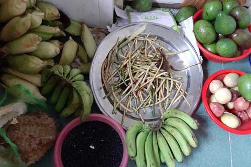 Con gái lấy chồng xa, bố mẹ gom đồ của nhà gửi "tiếp tế" như thời sinh viên làm bao người cay mắt