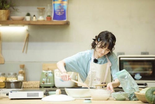 Trịnh Sảng nhai miếng dưa chuột 20 lần mới nuốt