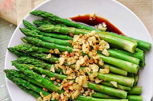 Măng tây xào tỏi thơm ngon, ăn một lần nhớ mãi